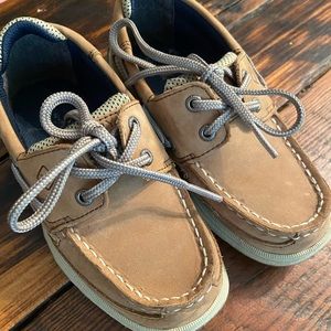 Sperry deck shoes like new